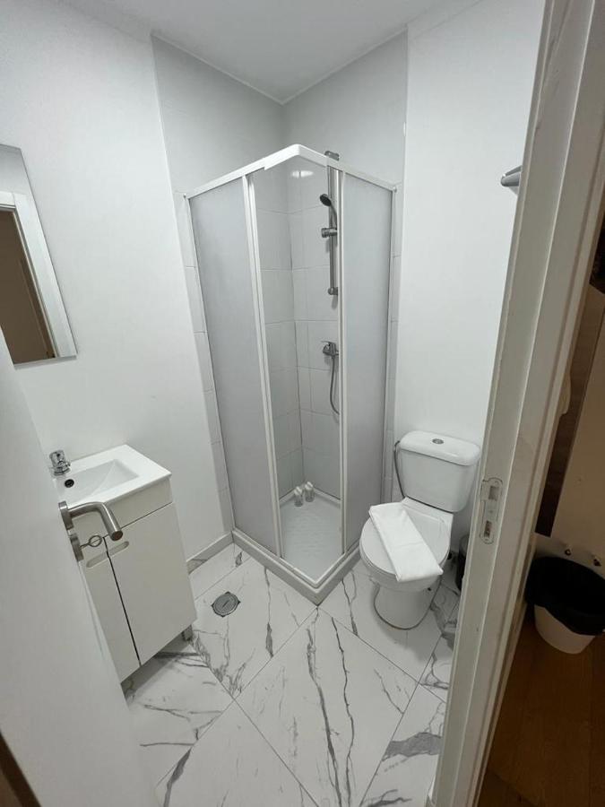 Oieras Beach Suite 2 - Large Double Room With En-Suite Bathroom And Balcony Oeiras Exteriör bild