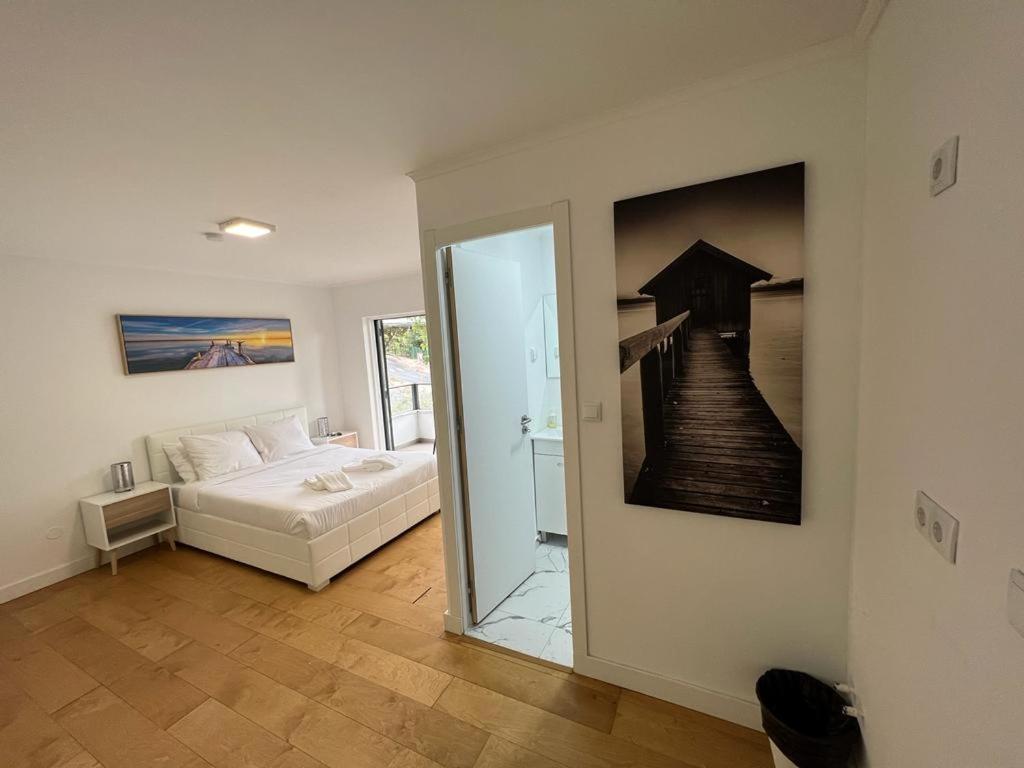 Oieras Beach Suite 2 - Large Double Room With En-Suite Bathroom And Balcony Oeiras Exteriör bild